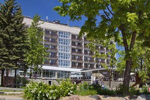 Front of property - Hotel Repinskaya (Repino)