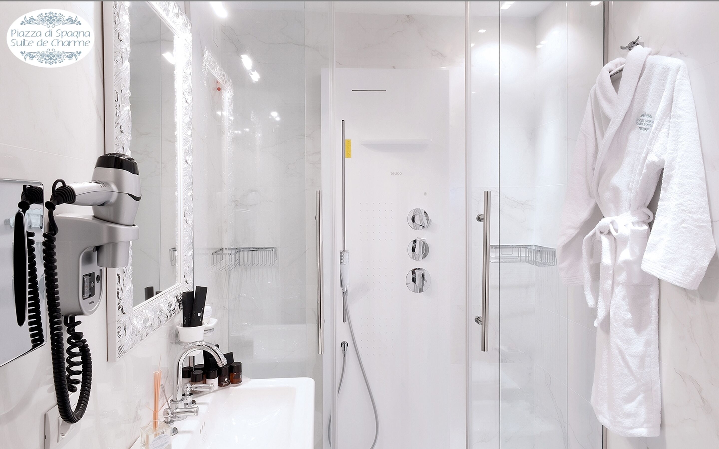 shower, hydromassage showerhead, free toiletries, hair dryer