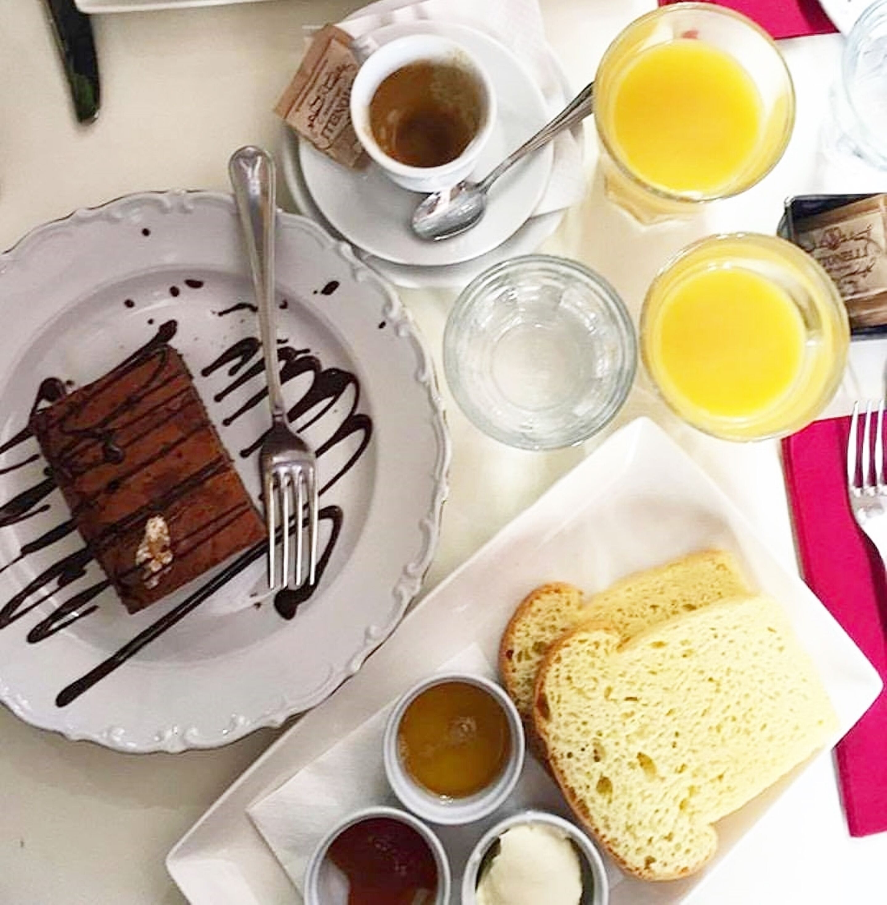 daily full breakfast (eur 18 per person)