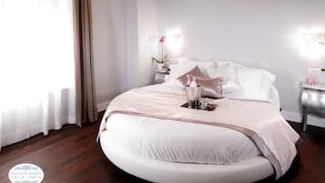 Suite (Junior Suite Romantic) | Biancheria da letto di alta qualità, minibar, una cassaforte in camera