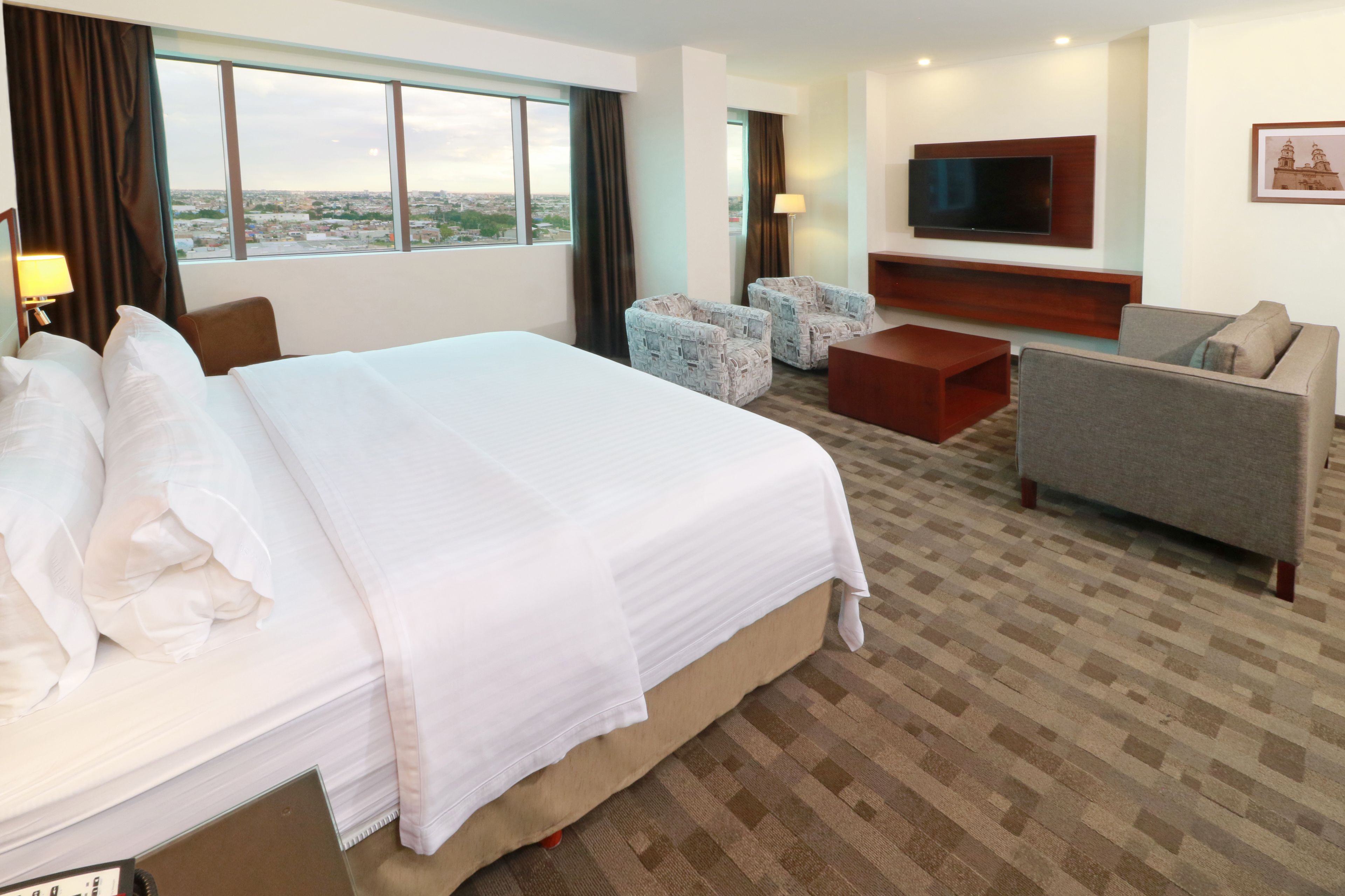 suite, 1 king bed | 1 bedroom, in-room safe, desk, laptop workspace