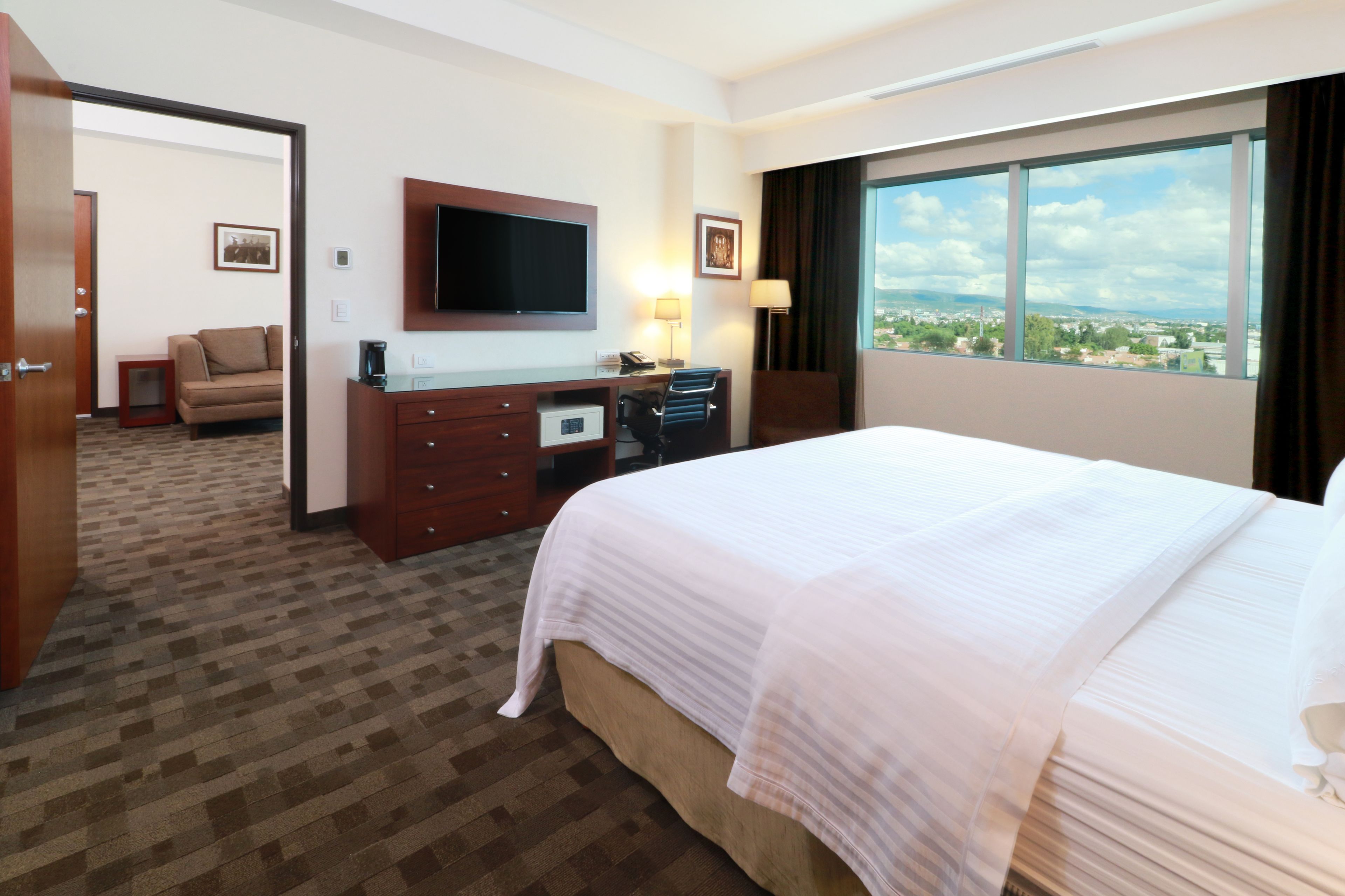 Suite, 1 habitación | Caja fuerte, escritorio, espacio para trabajar con un portátil