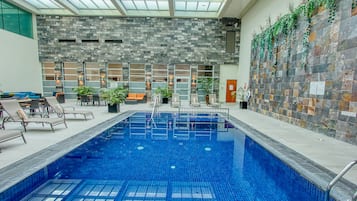 Indendørs pool