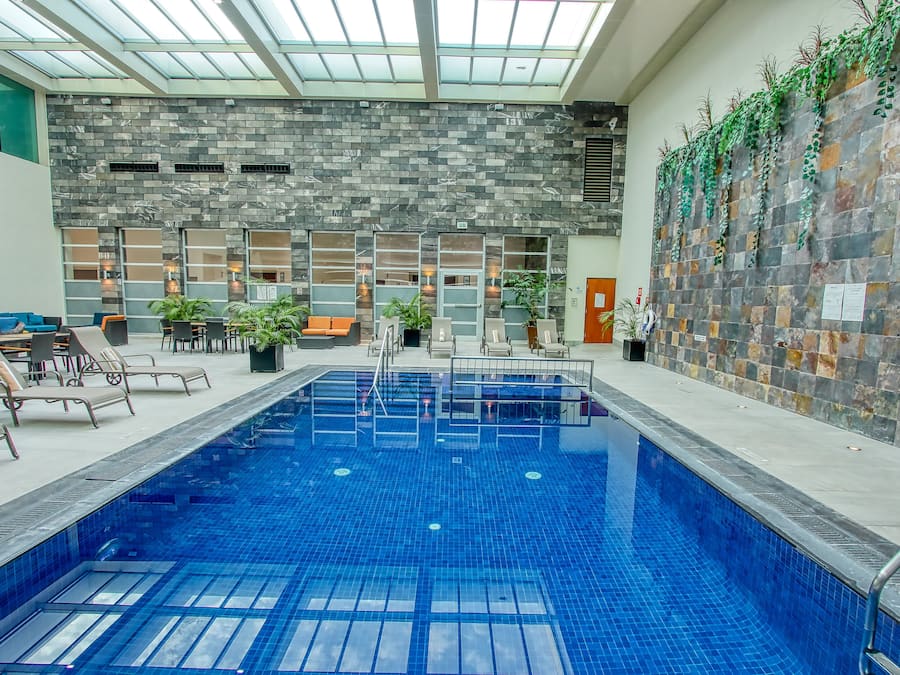 Una piscina techada