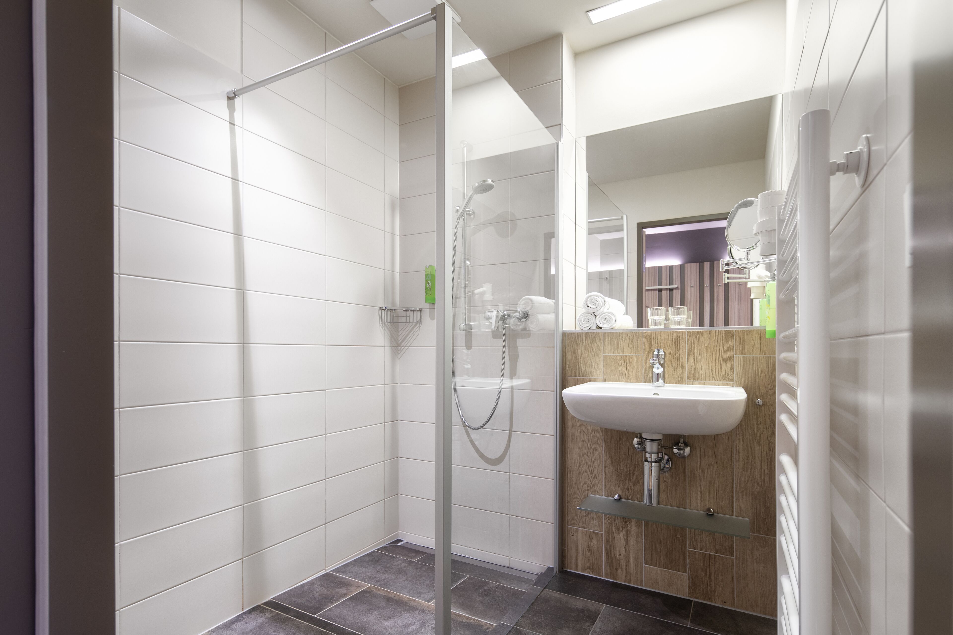 quadruple room, non smoking | bathroom | shower, hair dryer, towels