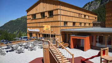 Vista frontal de la propiedad