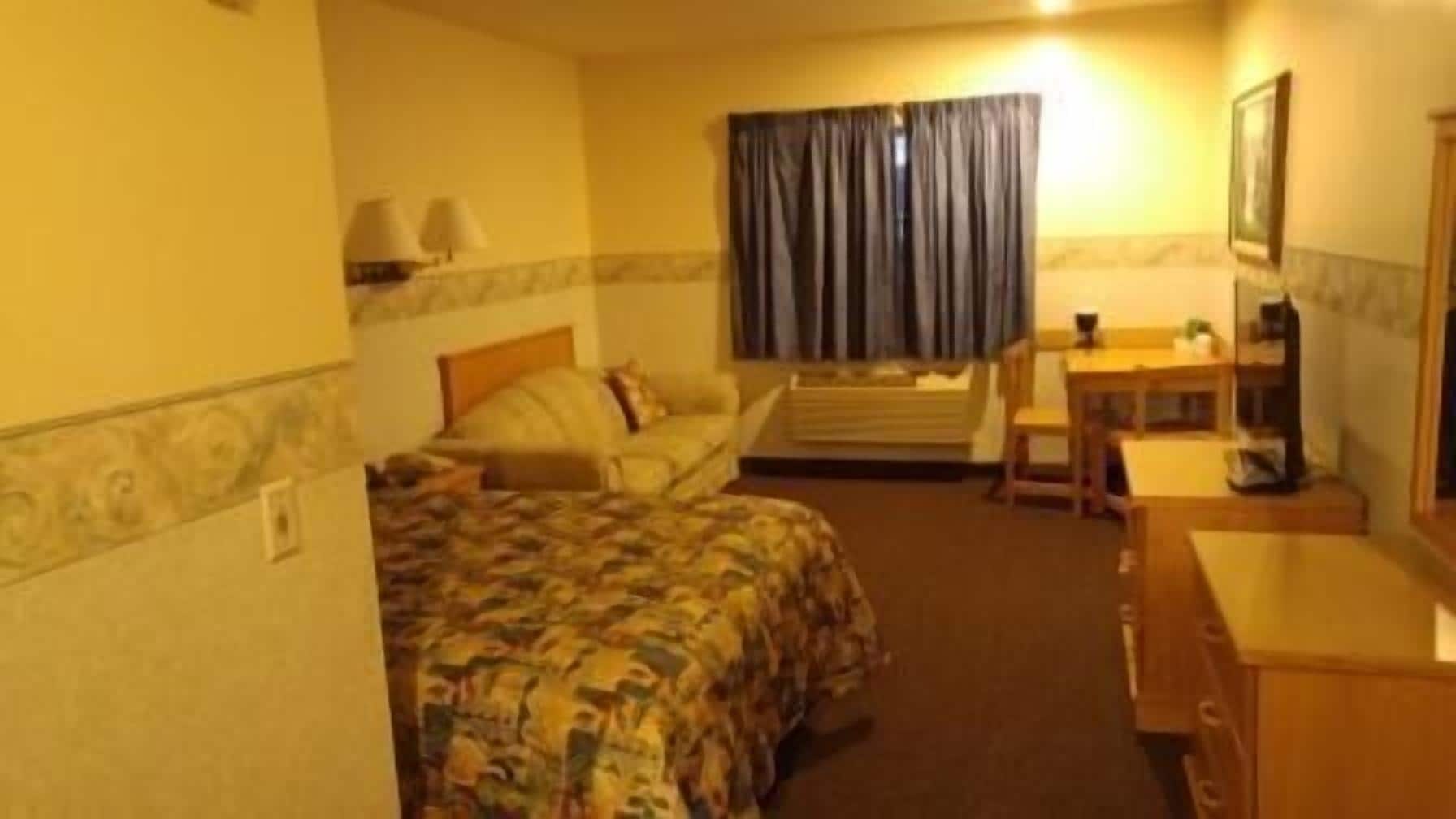 Room, 1 Queen Bed | Bathroom