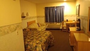 Zimmer, 1 Queen-Bett | Badezimmer | Duschwanne, Handtücher