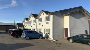 Unclassified image, 2 of 9, button - Crossfield Country Inn (Crossfield)