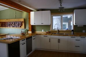 House, 5 Bedrooms, Kitchen, Mountain View | Private kitchen