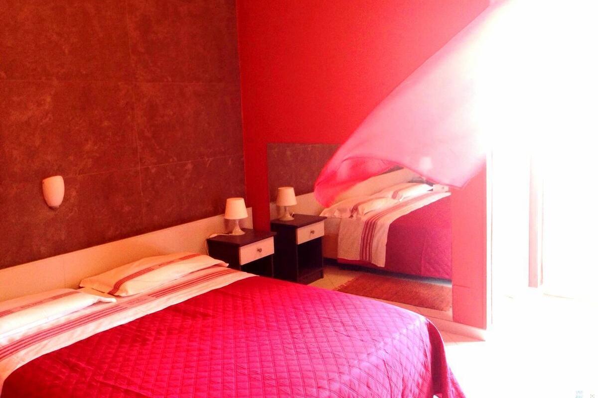 Desk, cribs (surcharge), WiFi (free)