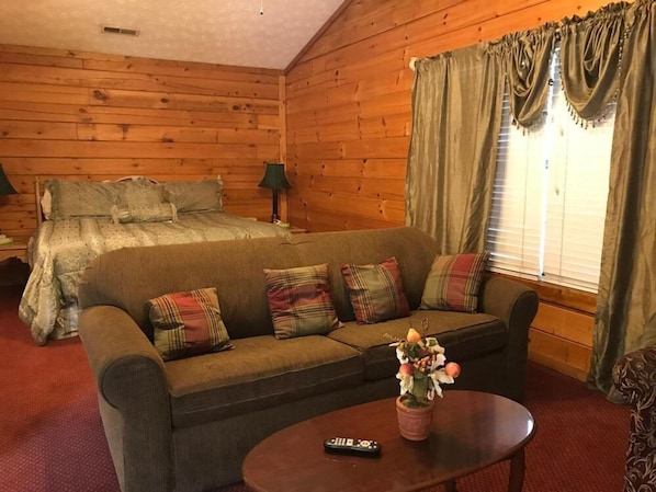 Living area - River Place Inn (Pigeon Forge)