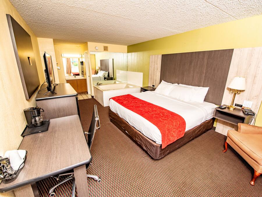 King Room With Jacuzzi | Desk, laptop workspace, WiFi (free)
