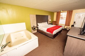 King Room With Jacuzzi | Desk, laptop workspace, free WiFi - River Place Inn (Pigeon Forge)