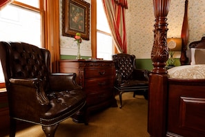 Premium Room, 1 King Bed, Fireplace (5) | Bathroom