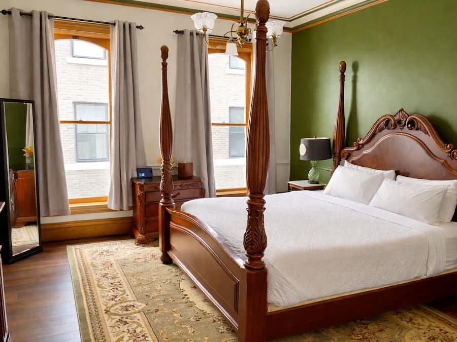 Rom – premium, 1 kingsize-seng, peis (5) | Sengetøy av topp kvalitet og senger med overmadrass