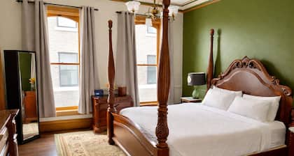 The Kalamazoo House Downtown Hotel & Suites