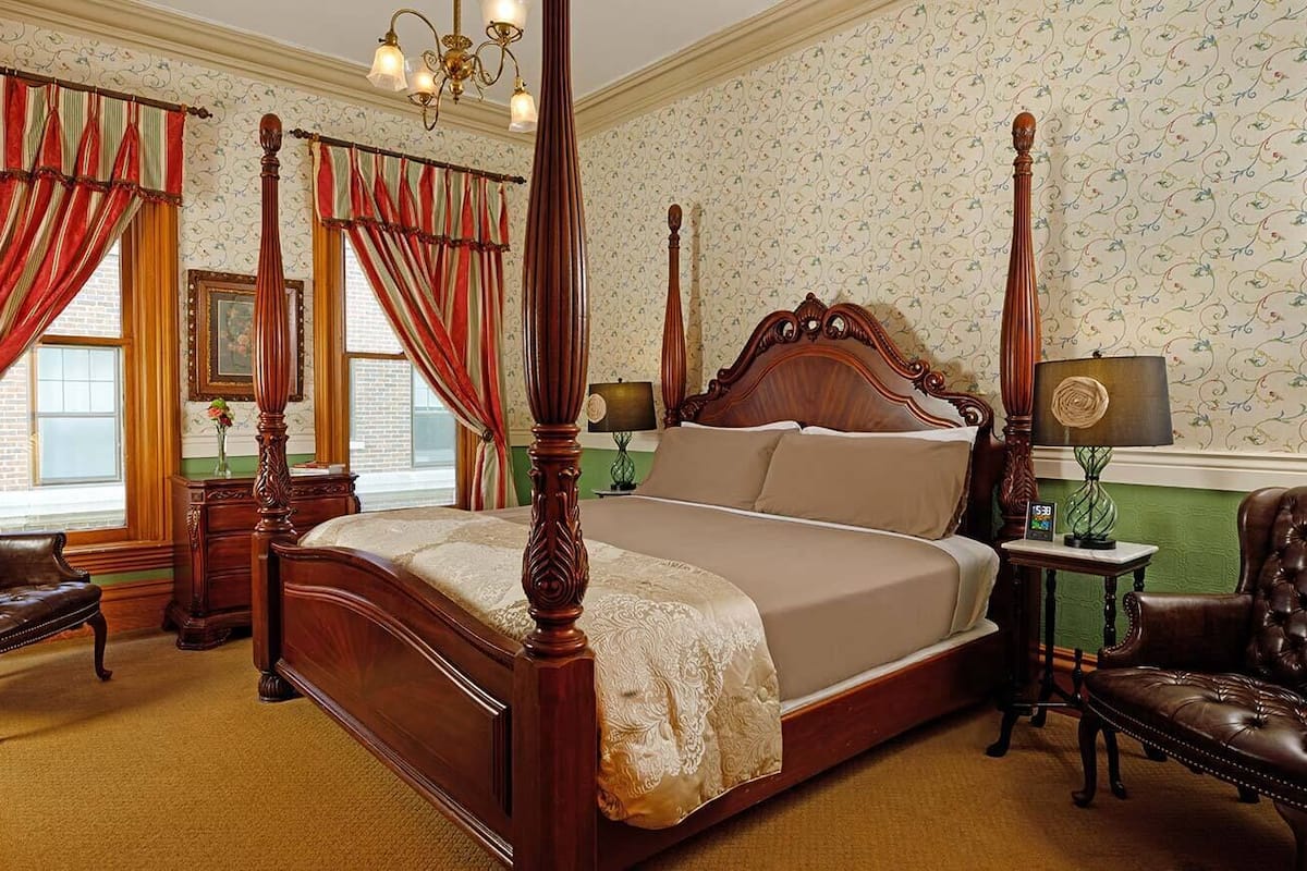 Premium kamer, 1 kingsize bed, open haard (5) | Luxe beddengoed, pillowtop-bedden, individueel gedecoreerd