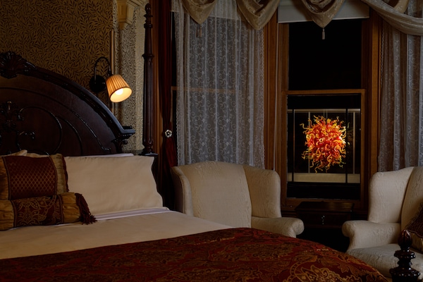 Premier kamer, 1 kingsize bed, bubbelbad, uitzicht op de stad (4) | Luxe beddengoed, pillowtop-bedden, individueel gedecoreerd