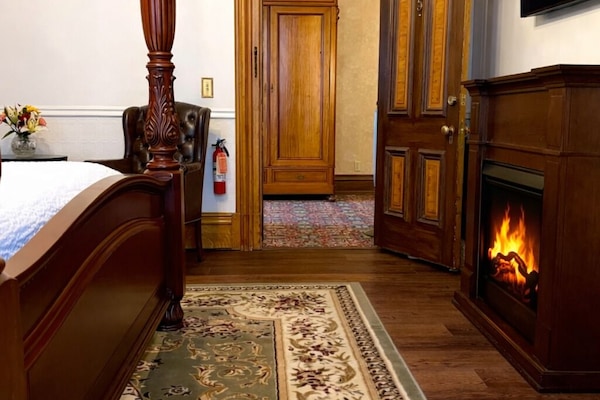 Premium Room, 1 King Bed, Fireplace (5) | Premium bedding, pillow-top beds, individually decorated