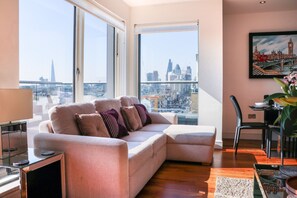 Luxury-Penthouse, 2 Schlafzimmer, Terrasse, Stadtblick | Wohnbereich