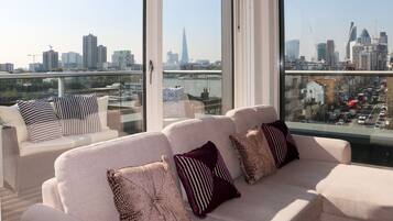 Televisión de pantalla plana y películas con cargo