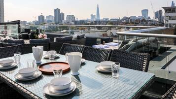 Penthouse de lujo, 2 habitaciones, Terraza, vista a la ciudad | Terraza o patio