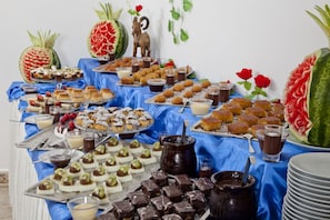 Breakfast, lunch and dinner served - Sunhill Hotel (Bodrum)