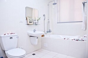 Vasca da bagno a immersione totale, set di cortesia gratuito