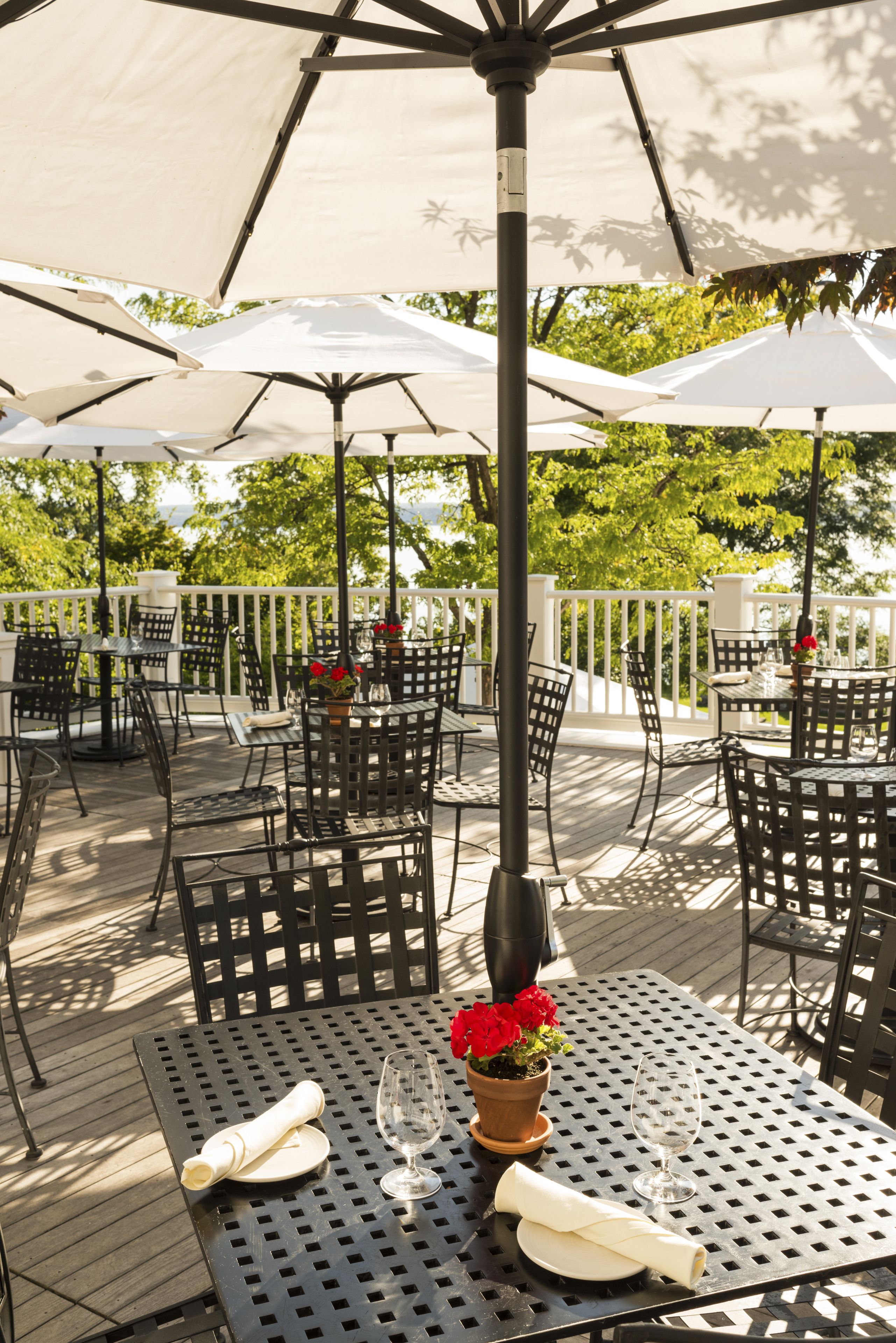 3 restaurants, lunch, dinner served; American cuisine 