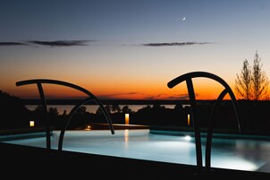 美體療程、水療、芳療、熱石按摩、深層組織按摩、瑞典式按摩