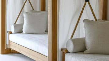 Body treatments, hydrotherapy, aromatherapy, hot stone massages
