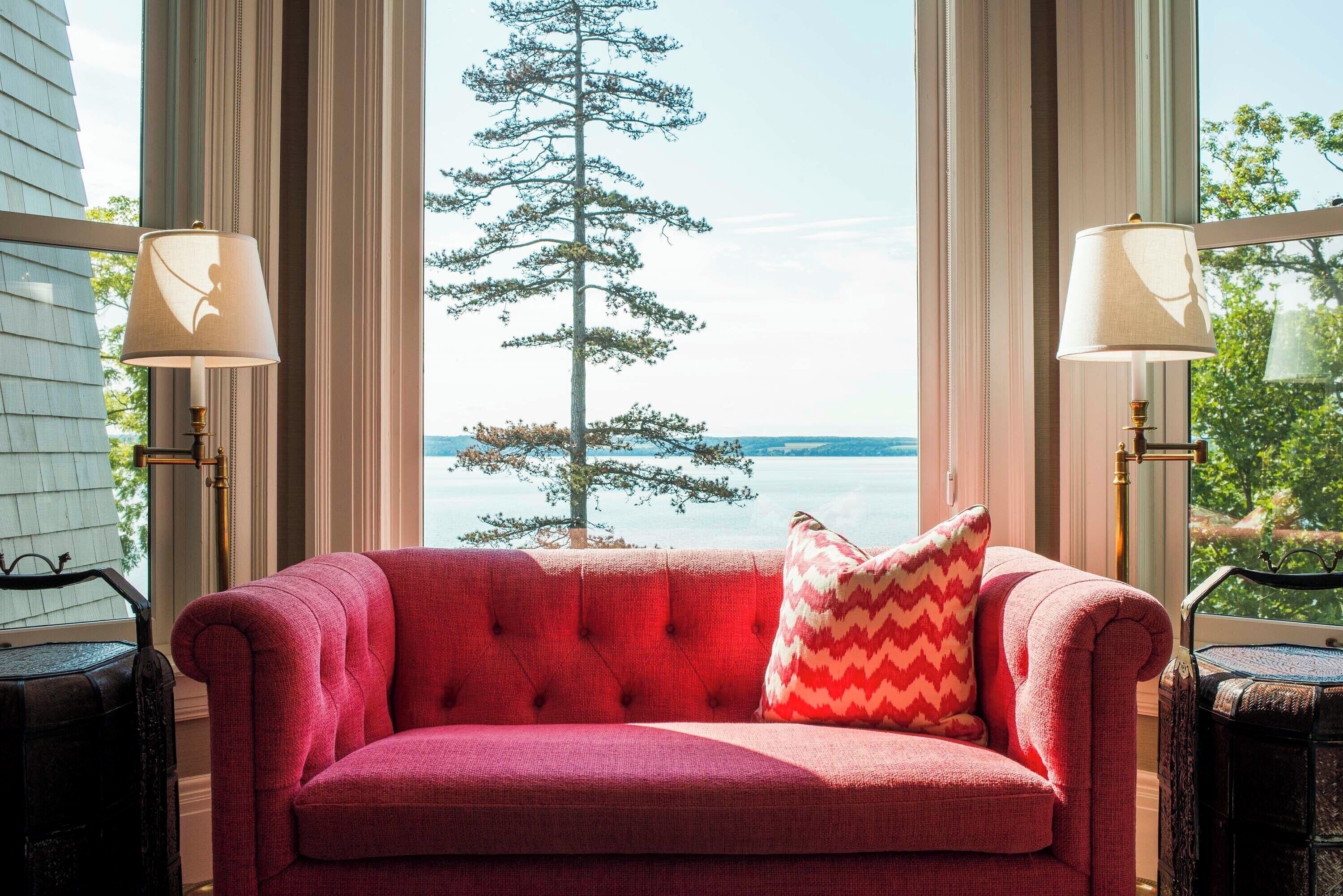 Deluxe Room, 1 King Bed, Lake View (Rowland House Premier Lake View King) | Living area | 32-inch TV with cable channels