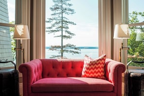 Deluxe Room, 1 King Bed, Lake View (Rowland House Premier Lake View King) | Living area | 32-inch TV with cable channels - Inns of Aurora Resort & Spa (Aurora)