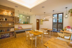 Lobby sitting area - Two Meters Lane Two Hall (Tainan)