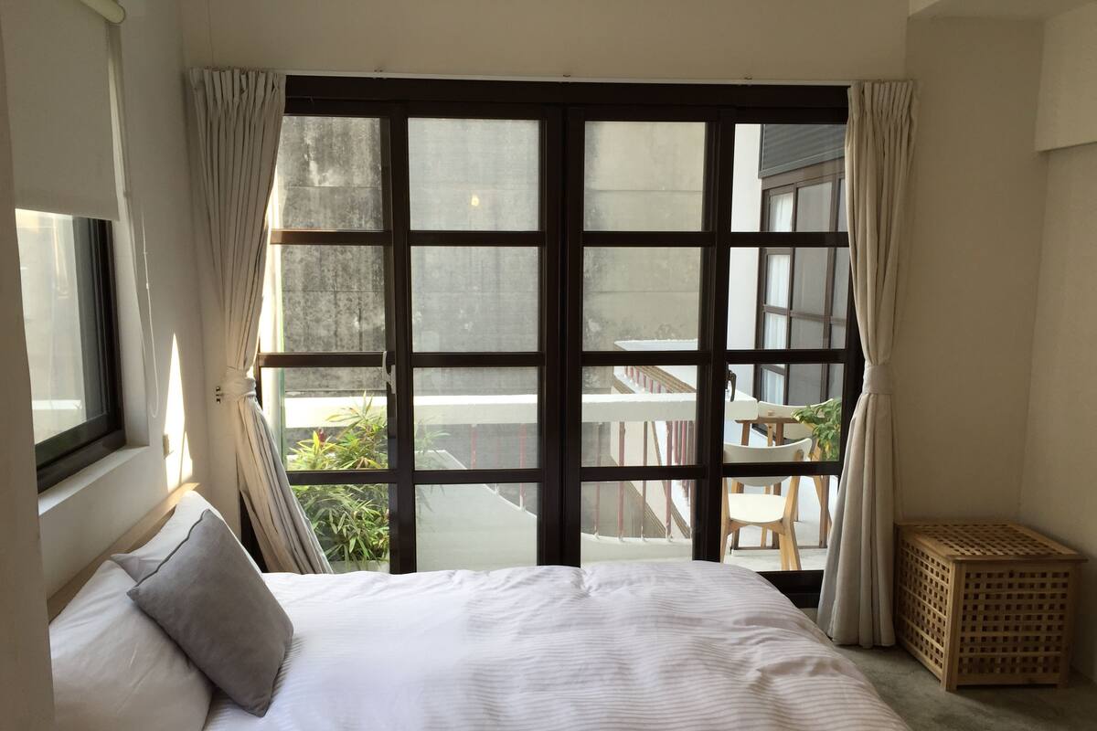 Room (Two meters lane) | Premium bedding, down comforters, blackout drapes, WiFi (free)