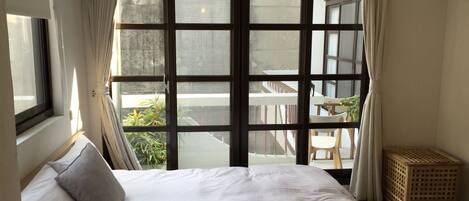 Zimmer (Two meters lane) | Hochwertige Bettwaren, Daunenbettdecken, individuell dekoriert