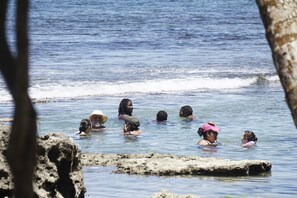 Una spiaggia nelle vicinanze