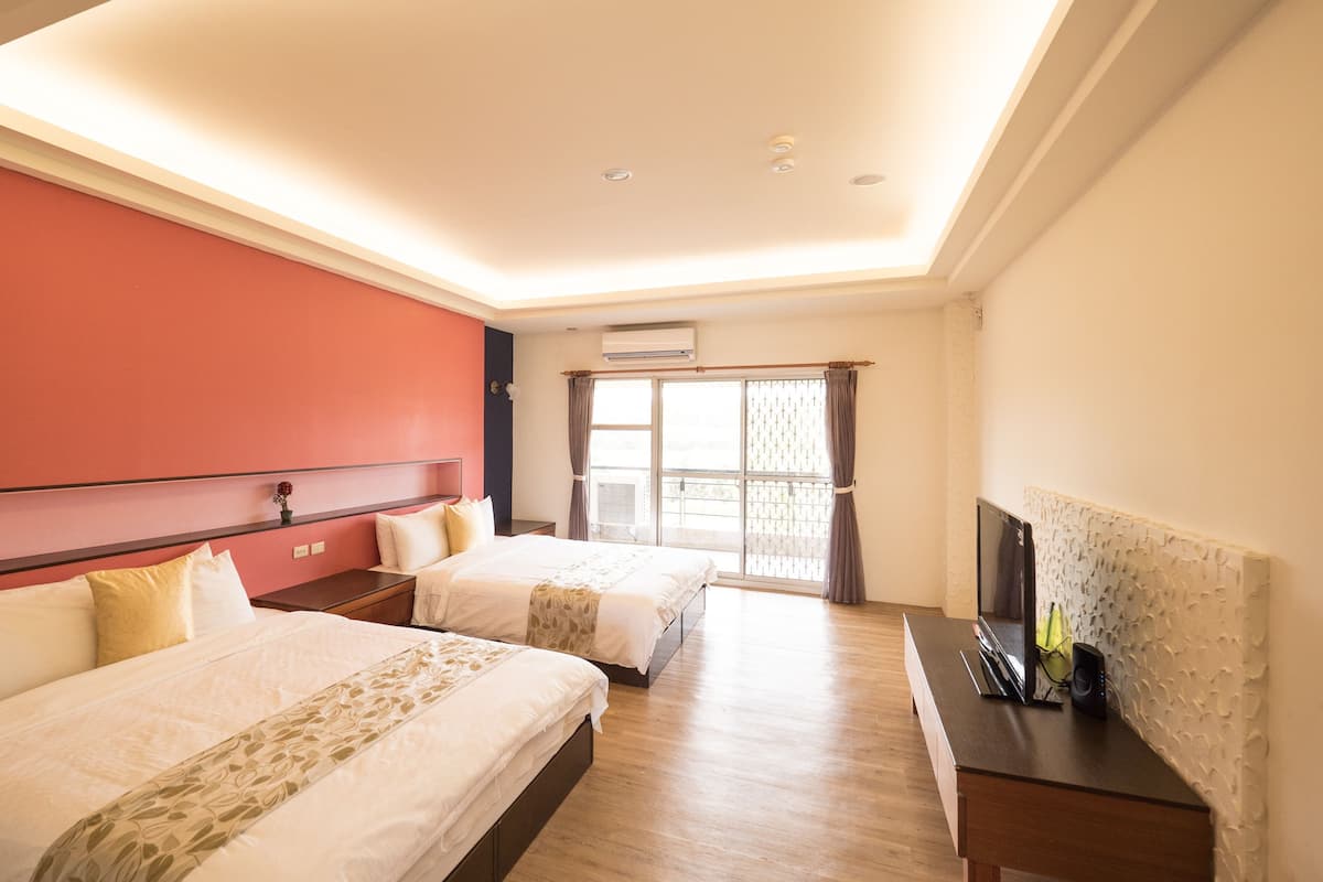 1 bedroom, individually decorated, individually furnished