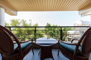 Terrace/patio - Coconut Grove House B and B (Hengchun)