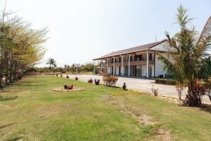 Property grounds - Coconut Grove House B and B (Hengchun)