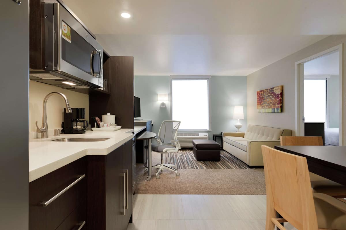 suite, 1 king bed | living area | 42-inch flat-screen tv with satellite channels, tv, mp3 dock