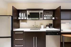 Full-size fridge, microwave, coffee/tea maker, cookware/dishes/utensils - Home2 Suites by Hilton Anchorage / Midtown (Anchorage)