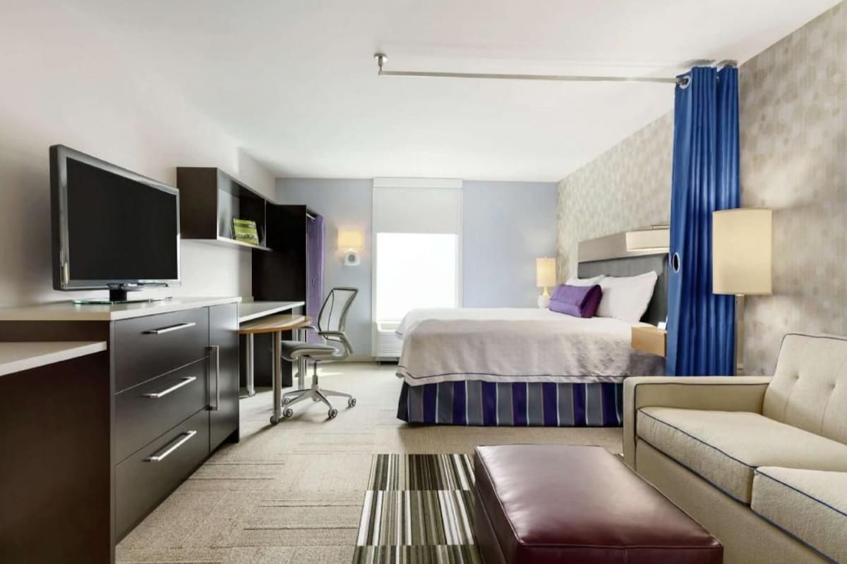 Hypo-allergenic bedding available, in-room safe, desk, laptop workspace