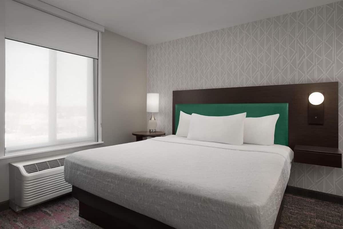 Hypo-allergenic bedding, in-room safe, desk, laptop workspace