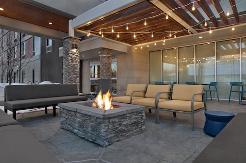 Home2 Suites by Hilton Anchorage / Midtown