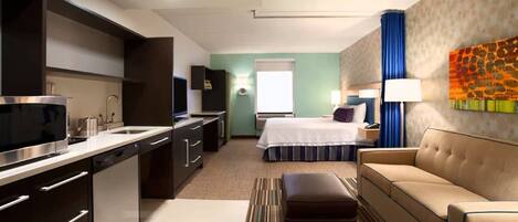 Studio Suite, 1 King Bed | Hypo-allergenic bedding, in-room safe, desk, laptop workspace