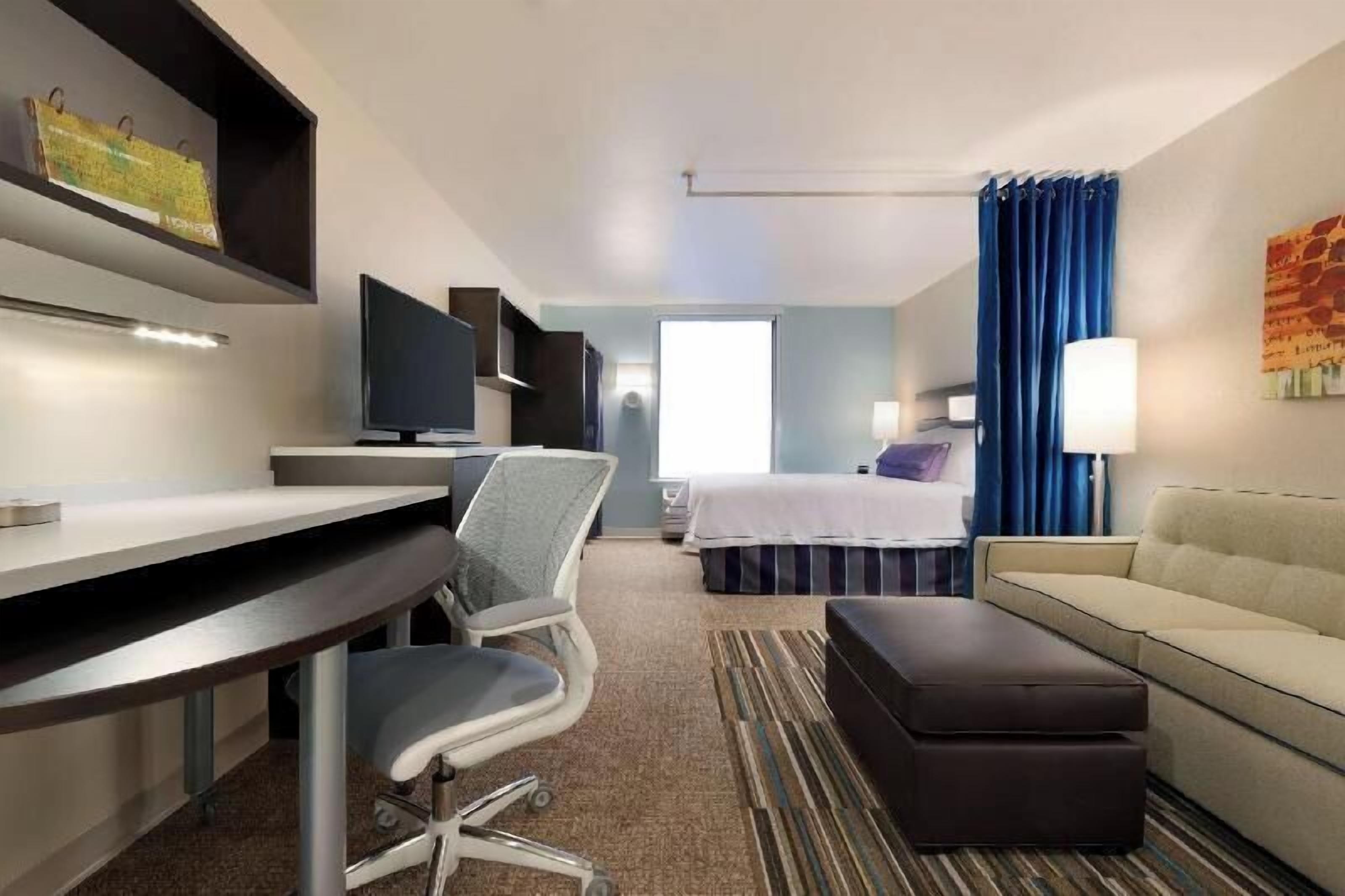 Hypo-allergenic bedding, in-room safe, desk, laptop workspace