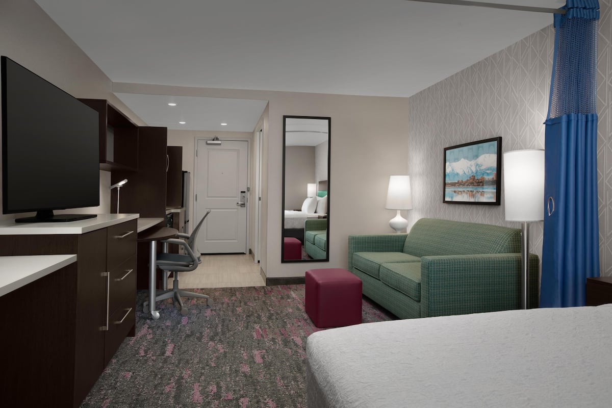 Televisión de pantalla plana de 42 pulgadas con canales vía satélite