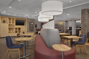 Business center - Home2 Suites by Hilton Anchorage / Midtown (Anchorage)